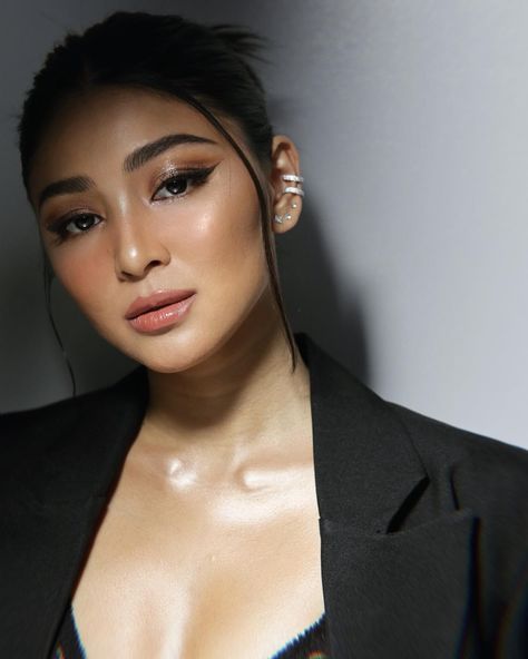 Nadine Lustre Makeup, Nadine Lustre Outfits, Nadine Lustre Instagram, Nadine Lustre Fashion, Lady Luster, Soft Eye Makeup, Studio Portrait Photography, Nadine Lustre, Makeup Inspo