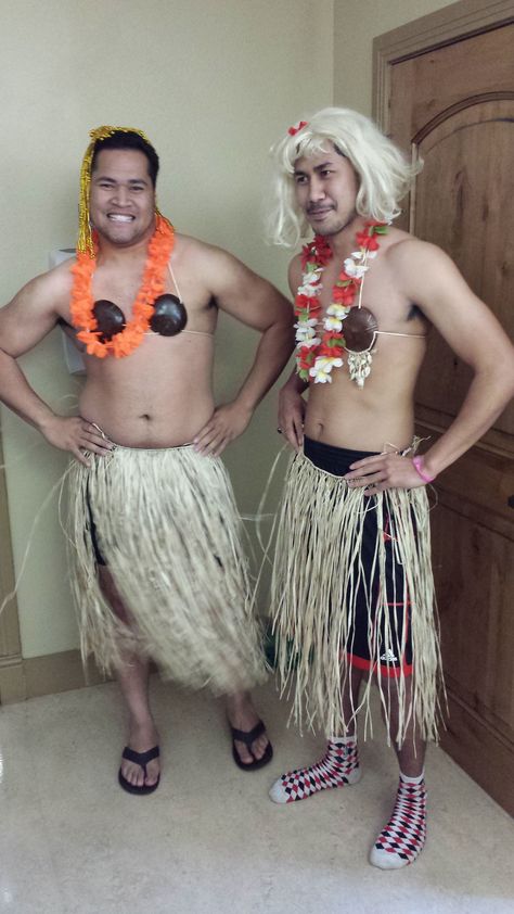 Quick and Easy Halloween Costumes: Grab a coconut bra, grass skirt, and a flower lei and you're all set to be a hula girl! Hawaiian Costume Ideas, Chicken Joe Costume, Hawaian Costume, Hawaiian Halloween Costume, Coconut Costume, Quick And Easy Halloween Costumes, Hula Girl Costume, Hawaiian Themed Outfits, Hawaii Costume