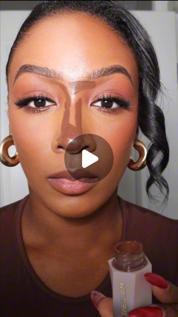 Kristen Green on Instagram: "We have to STOP contouring our noses like this. I’m going to show you the easiest nose contour tutorial. 

Makeup used In Video 👇🏾 

@benefitcosmetics Hoola Bronzer Shade Toasted 
@makeupbymario E5 brush 

#nosecontour #nosecontouringtutorial #makeuptutorial #makeup" Makeup Nose Tutorial, How To Contour Your Nose Beginners, Nose Makeup Tricks, How To Contour A Wide Nose, Contour Bulbous Nose, How To Contour Your Nose, Contouring Tutorial Video, Nose Contouring For Big Noses, Nose Contouring Tutorial