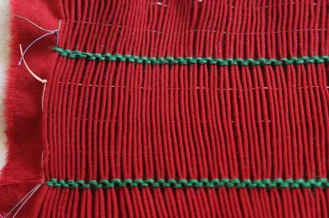 English Smocking, Smocking Tutorial, Sewing And Embroidery, How To Stitch, Smocking Patterns, Smocked Clothes, Italian Luxury Brands, Cable Stitch, French Fashion Designers