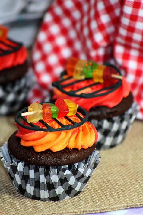 BBQ Shish~Kabob Cupcake Pinkcakeplate.com Bbq Cake, Shish Kabob, Shish Kabobs, Birthday Bbq, Creative Cupcakes, Beautiful Cupcakes, Yummy Cupcakes, Fun Cupcakes, Halloween Cupcakes