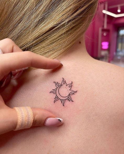 Sun And Moon Tattoo On Wrist, Daisy Moon Tattoo, Tato Henna, Sun And Moon Tattoo, Small Pretty Tattoos, Petite Tattoos, Writing Tattoos, Sun Tattoos, Small Hand Tattoos