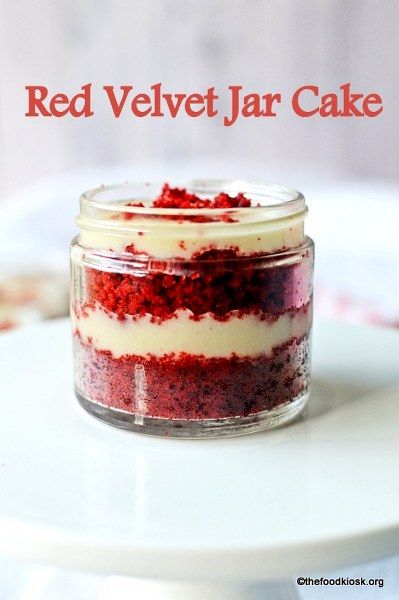 Red Velvet Jar Cake, Glace Fruit, Mason Jar Cakes, Jar Cakes, Mason Jar Food, Desserts In A Jar, Desert Cups, Jar Cake, Food In A Jar