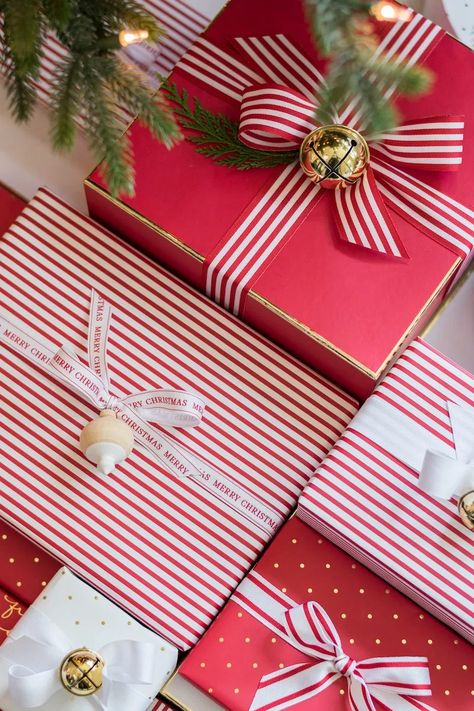 Wrapping Gifts Ideas, Popcorn Garland, Imagenes Mary Kay, Target Holiday, Sugar Paper, Wrapping Gifts, Present Wrapping, Red Gift, Wrapping Ideas