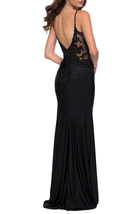 Long Black Dress Formal, Long Formal Gowns, Black Dress Formal, Prom Style, Black Prom Dress, Black Prom, Stunning Gowns, Prom Dresses With Sleeves, Lace Bodice