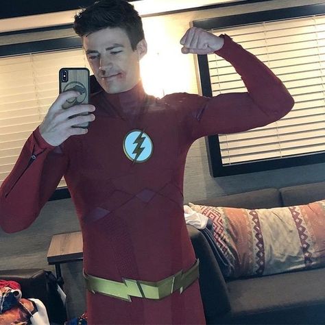 xs on Instagram: "The Flash Season 5 BTS Photo 💜⚡️" Flash Barry Allen, The Flash Grant Gustin, The Flash Season, Flash Arrow, Univers Dc, Fastest Man, Supergirl And Flash, Barry Allen, Grant Gustin