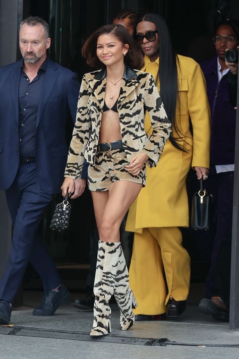 2023 Paris Fashion, Paris Fashion Week 2023, Zendaya Hair, Physical Media, Fashion Week 2023, Zendaya Style, Gamine Style, Kylie Jenner Style, Fashion Figures