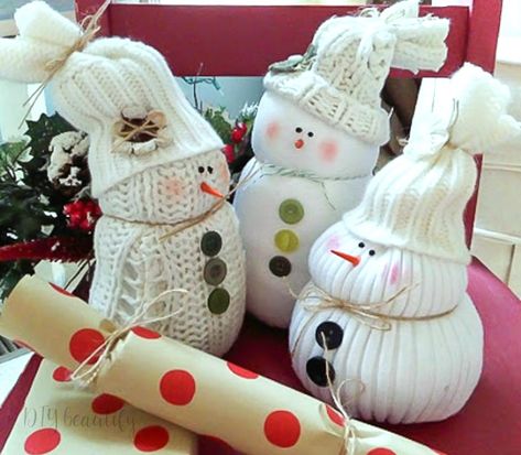 Sweater Snowman Diy, Sock Snowmen How To Make, Snowmen Diy, Sweater Candles, Sweater Projects, Sweater Crafts, Sweater Snowman, Fun Winter Crafts, Snow Men