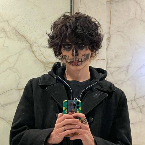 Makeup Halloween Hombre, Eboy Makeup, Guys Halloween Makeup, Skeleton Face Paint, Goth Halloween Costume, Halloween Hombre, Heir Of Atticus, Skeleton Face, Skeleton Makeup