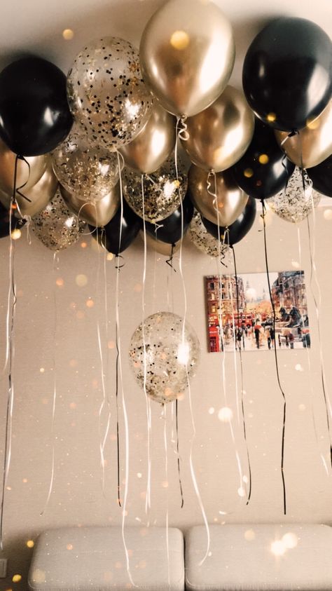 Masquered Party, Nye Home Party Ideas, Balloons For Birthday, 50th Birthday Decorations, Gold Confetti Balloons, Birthday Party Theme Decorations, Golden Birthday, Nye Party, Diy Birthday Decorations