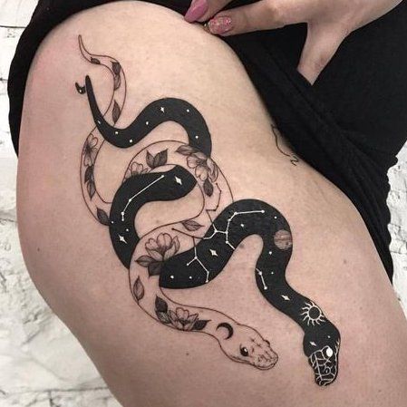 Hip Tattoo Designs, Garden Snakes, Snake Tattoos, Thigh Tattoo Designs, Snake Tattoo Design, Best Tattoos For Women, Thigh Tattoos Women, Tattoo Kits, Snake Tattoo