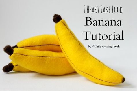 Supplies: Yellow and Brown felt Brown thread and needle Fiberfill Fabric glue Pattern Sewing machine and some embroidery Optional... Felt Banana, Diy Fruit Bowl, Props Ideas, Felt Food Diy, Felt Food Patterns, Felt Fruit, Diy Crafts Love, Banana Pattern, Felt Play Food