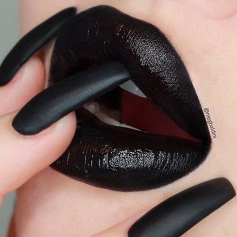 Black And Red Makeup, Long Black Nails, Ombre Lipstick, J Makeup, Mandala Nails, Green Lipstick, Dark Red Lips, Lipstick For Fair Skin, Nagellack Trends