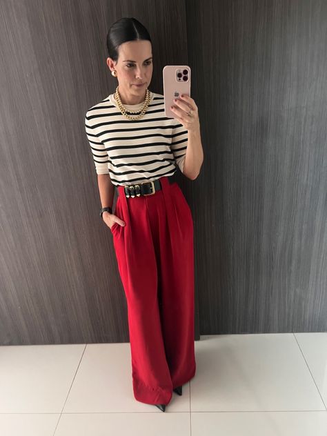 Red Trousers Outfit, Outfit Pantalon Rojo, Red Pants Outfit, Elegance Fashion, Casual Work Outfits Women, Red Trousers, Classy Work Outfits, Red Pants, Casual Work Outfits