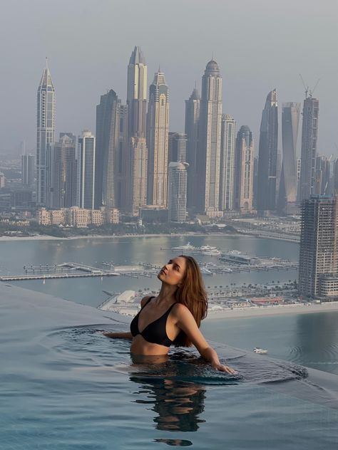 Dubai aesthetic pictures, aura skypool #dubai #auraskypool #aesthetic #beachclub Cloud 22 Dubai, Photo Ideas Dubai, Aura Skypool Dubai, Dubai Astethic, Dubai Photoshoot Ideas, Dubai Aesthetic Photography, Dubai Photo Ideas, Dubai Fits, Dubai Pics