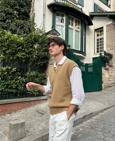 Italy Spring Outfits, College Outfits Men, Old Money Men, Money Men, Sweater Outfits Men, Money Clothes, Preppy Boys, Classy Outfits Men, Aesthetic Outfits Men