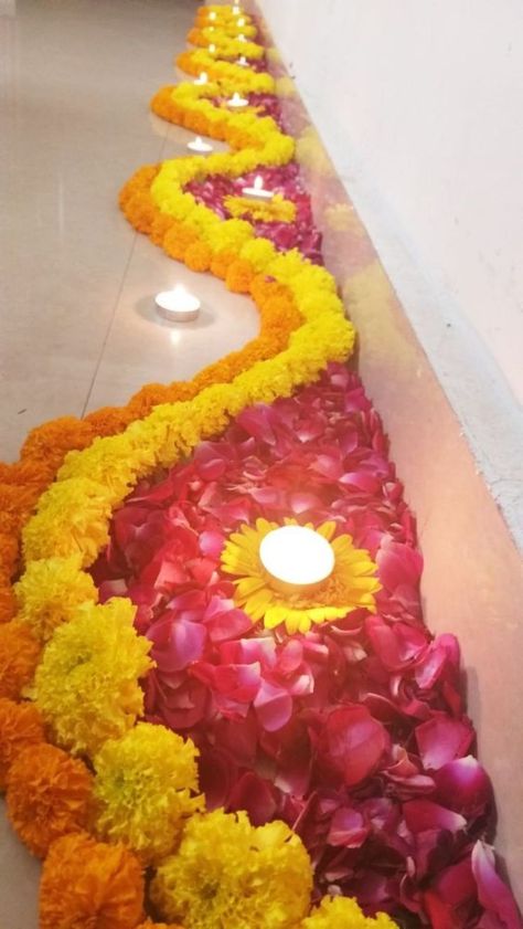 A simple #flowerdecoration can make a big difference to any kind of décor. But when you are looking for some simple and easy home #decorideas then real flower decoration really comes to the rescue, #Threads Flower Rangoli Diwali Decoration, Home Decor Ideas With Flowers, Room Decor Ideas With Flowers, Diwali Floral Decorations, Indian Decorations Diy, Floral Diwali Decoration, Floor Decoration With Flowers, Flower Rangoli Decoration Ideas, Diwali Floral Decor