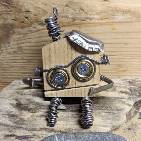 Wood Robots, Recycled Material Art, Robot Craft, Recycled Robot, Spring Wood Crafts, Spirit Art Dolls, Steampunk Crafts, Robot Sculpture, Recycled Art Projects