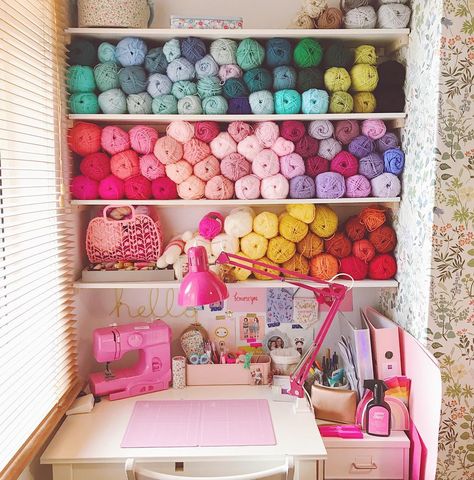 Diy Craft Room Storage, Crochet Craft Fair, Pink Laundry Rooms, Knitting Room, Crochet Organizer, Yarn Organization, Hello Kitty Rooms, Craft Room Design, Yarn Storage