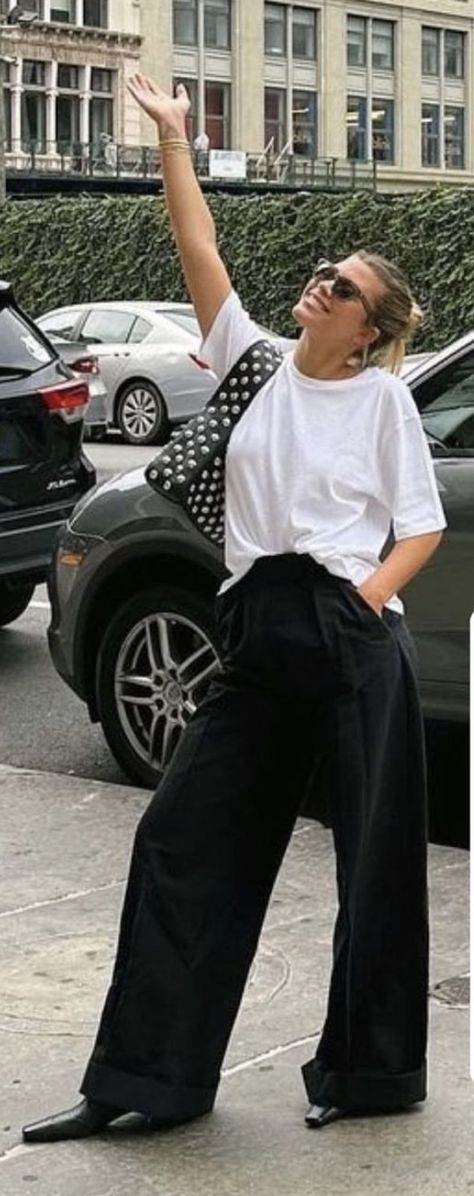 Sofia Richie Instagram, Sophia Richie Outfits, Sophia Richie Style, Rome Outfits, Sophia Richie, Casual Summer Pants, Sofia Richie, Star Style, Celebrity Outfits