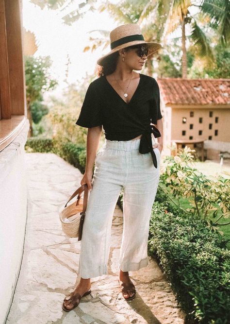 Spain Summer Fashion, Vacation Outfit Inspiration, Vintage Chic Fashion, Casual Vacation Outfits, Mexico Vacation Outfits, Summer Vacation Aesthetic, My Chic Obsession, Linen Pants Outfit, Vacation Outfits Women