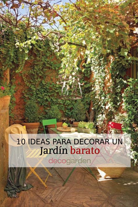 Decorar un jardín no tiene que ser costoso, de hecho, existen muchas opciones económicas y creativas para darle un toque personal y acogedor al espacio exterior de tu hogar. Con un poco de ingenio y paciencia, puedes transformar un jardín simple en un espacio relajante y lleno de estilo. Aquí te presentamos 10 ideas para decorar un jardín barato con poco dinero, ¡toma nota y no te gastes mucho! Ideas Con Palets Jardin Patio, Arriates Jardin Ideas, Patio Y Jardin Rusticos Ideas, Jardines Exteriores Ideas Design, Ideas Para Patios Pequenos, Ideas Jardines Pequeños, Patios Exteriores Ideas, Ideas Patios Pequeños, Jardin Economico Ideas