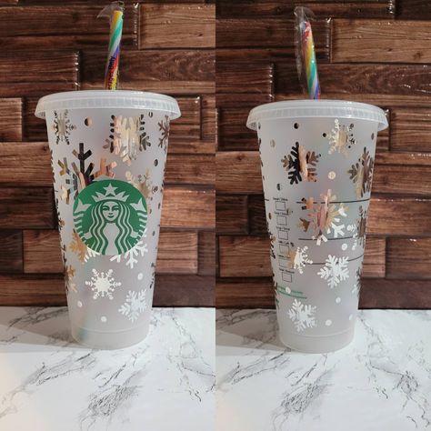 Christmas Cold Cup Designs, Christmas Cold Cups, Christmas Cups Vinyl, Copo Starbucks, Starbucks Christmas Cups, Cup Business, Starbucks Cup Design, Starbucks Cup Art, Personalized Starbucks Cup