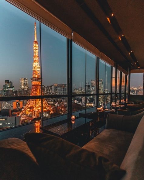 Forbes Travel Guide on Instagram: “We want to cozy up with a cocktail at @princeparktowertokyo's Sky Bar to take in these unbeatable Tokyo Tower vistas. Share your dream…” Tokyo Luxury Apartment, Tokyo Rooftop, Japan Rooftop Aesthetic, Rooftop City View, Tokyo Bar, Night City View From Rooftop, Tokyo Apartment, City View Apartment Night Japan, Rooftop Bars Los Angeles