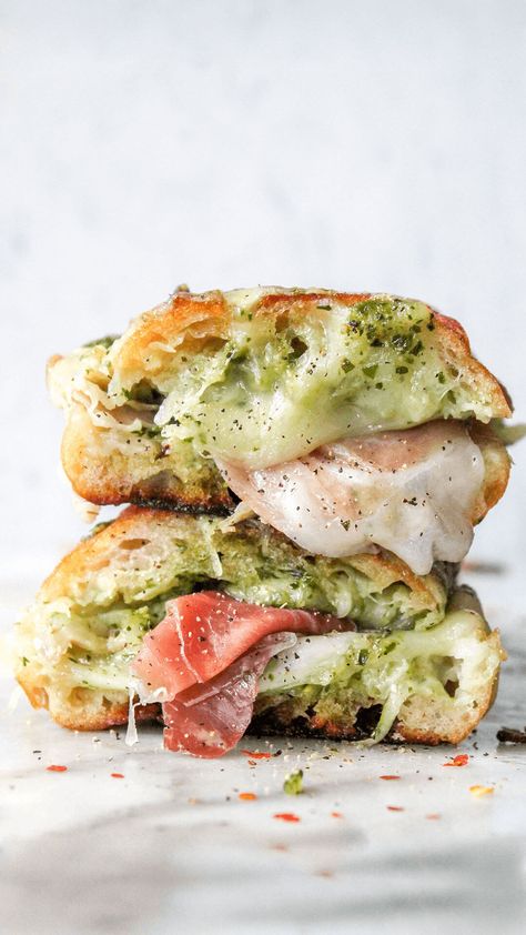 The “Stanley Tucci” Italian sandwich Easy Apps For Pool Party, Sandwich Canape, Blue Cheese Sandwich, Bruschetta Sandwich, Cafe Sandwiches, Hot Burger, Italian Sandwich Recipes, Christmas Sandwiches, Ultimate Grilled Cheese