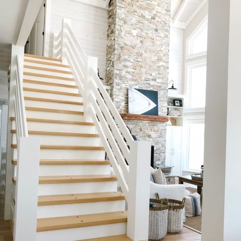 10 Coastal Style Staircases that Inspire - A Pop of Pretty Rustic Patio Furniture, Pretty Home Decor, Modern Cottage Style, Coastal Style Decorating, Pretty Home, Rustic Patio, Pallet Patio Furniture, Staircase Wall, Pallet Patio