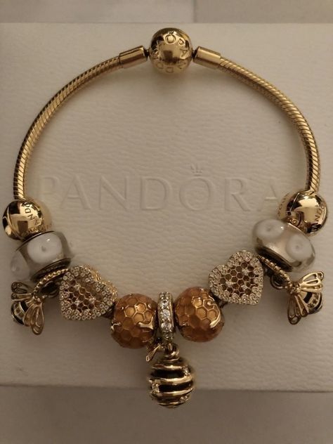 Gold Charm Bracelet Pandora, Aesthetic Pandora Charms, Pandora Bracelet Ideas Inspiration, Pandora Bracelet Aesthetic, Pandora Gold Bracelet, Gold Pandora Bracelet, Pandora Aesthetic, Pandora Bracelet Ideas, Gold Pandora