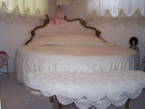 Round Mattress, Bed Cheap, Platform Bed Designs, Round Bed, Alluka Zoldyck, Cheap Mattress, Mattress Bed, Small Rv, French Bed