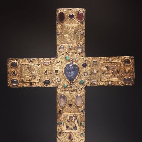 Byzantine Gold, Medieval Artwork, Saint Matthew, Lower Saxony, Christian Symbols, Cleveland Museum Of Art, 11th Century, Saxony, Ancient Jewelry