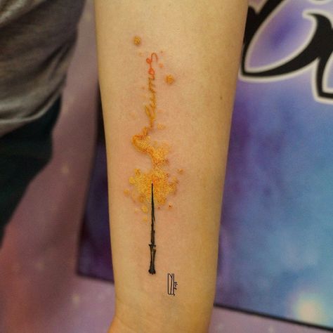 Lumos! 💫 #tattootsu #tattoo #watercolor #watercolortattoo #lumos #lumostattoo #harrypotter #harrypottertattoo #тату #magic #magicwand… Lumos Tattoo, Harry Potter Tattoos Minimalist, Wand Tattoos, Wand Tattoo, Hp Tattoo, Harry Potter Print, Tattoo Watercolor, Bestie Tattoo, Harry Potter Tattoos