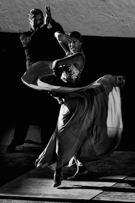 Grey Photography, Flamenco Dancer, Dance Images, Flamenco Dancing, Jitterbug, Dance Like No One Is Watching, Andalusia Spain, Flamenco Dancers, Dance Movement