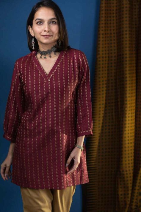 Buy Alluring WS541 Short Ikkat Solid Maroon Kurti Online | Kessa Straight Short Kurti Designs, V Neck Short Kurti, Cotton Short Kurti, Short Kurti Designs, Floral Dresses With Sleeves, Turkish Jewellery, Short Kurta, Short Kurti, Kurti Neck