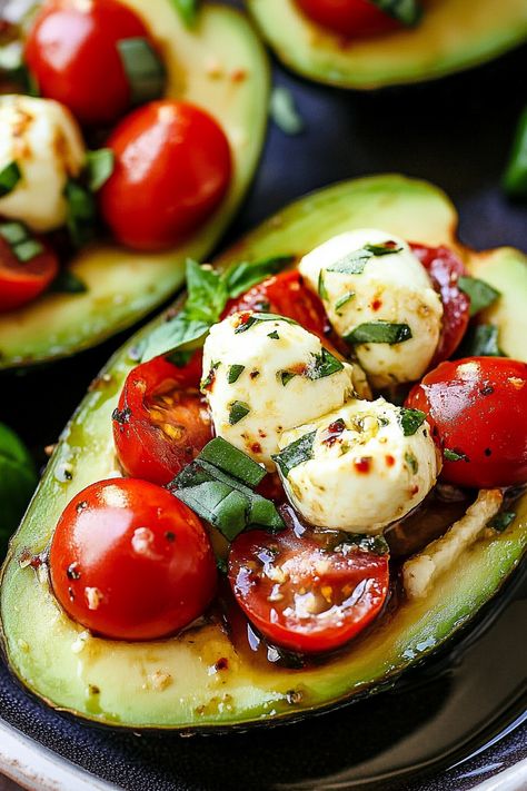 Caprese Stuffed Avocado Cafe Delites, Stuffed Avocado Recipes, Avocado Cafe, Avocado Stuffed, Stuffed Avocado, Avocado Recipe, Pesto Cheese, Tomatoes Mozzarella, Dessert Smoothie