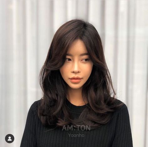 Asian Haircut Mid Length, Wavy Blowout Medium Hair, Korean Perm Mid Length, Mid Length Hair Perm, Asian Hair Perm Medium Lengths, Asian Hair Blowout, Korean Blowout Hair, Mid Length Hair Blowout, Mid Length Blowout