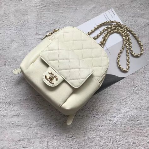 Luxury Mini Backpack, Chanel Mini Backpack, Mini Backpack Aesthetic, White Mini Backpack, Chanel Bag Outfit, Cute Mini Bags, Stylish School Bags, Luxury Bags Collection, Chanel Backpack