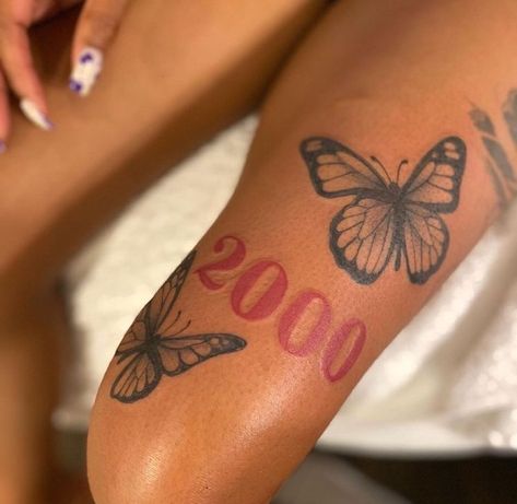 2000 Tattoo, Cute Thigh Tattoos, Cute Hand Tattoos, Pretty Hand Tattoos, Skin Drawing, Hip Tattoos Women, Black Girls With Tattoos, Tattoos For Black Skin, Tattoos Women