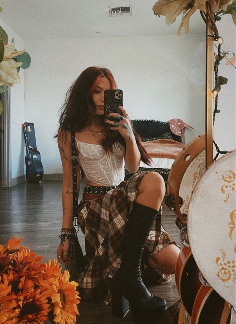 Hipster Autumn Outfits, Alternative Outfits Concert, Dark Boho Fashion Grunge, 2024 Edgy Outfits, Glam Alternative Fashion, Elevated Punk Style, Y'all Ternative Outfits, Alternative Fashion Indie Grunge, Grunge Thanksgiving Outfit