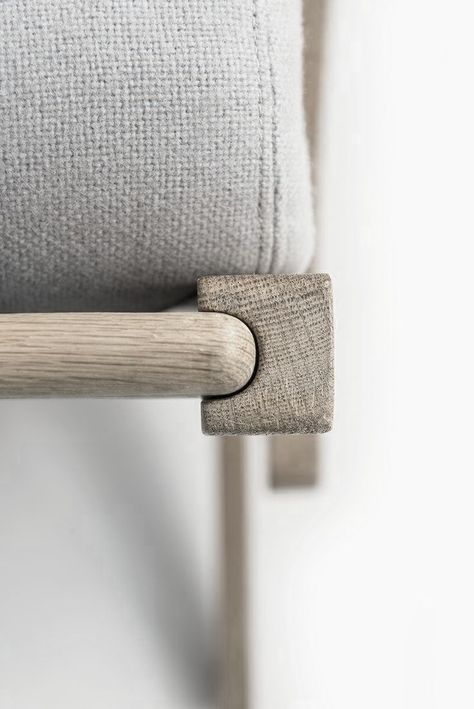 thatnordicfeeling:  Colose up of GE-375 High Easy Chair by Hans Wegner Bend Wood, Suport Tv, Joinery Details, Wood Joints, Hans Wegner, Wood Joinery, Built In Bookcase, Wood Detail, Furniture Details