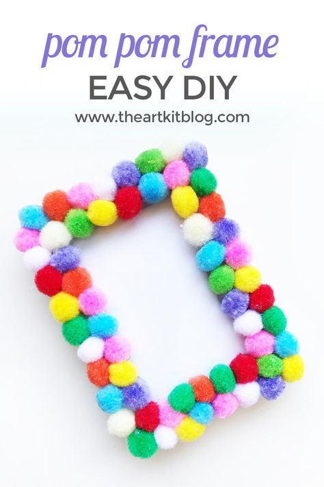 Fine anno Pom Pom Frame, Cadre Photo Diy, Pompon Diy, Kerajinan Diy, Diy Pom Poms, Picture Frame Crafts, Crafts For Teens To Make, Gifts For Family Members, Easy Frame