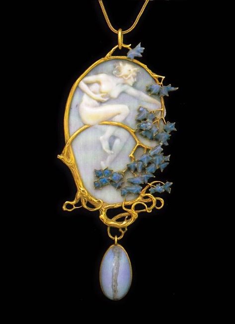 René Lalique | An Art Nouveau 'Nymph' pendant, 1899-1901. Gold, ivory, enamel and chalcedony. Calouste Gulbenkian collection. Source: René Lalique - Exceptional Jewellery 1890 - 1912. Lalique Jewelry, Jewelry Art Nouveau, Bijoux Art Deco, Art Nouveau Jewellery, Bijoux Art Nouveau, French Glass, Hippy Chic, Rene Lalique, Nouveau Jewelry