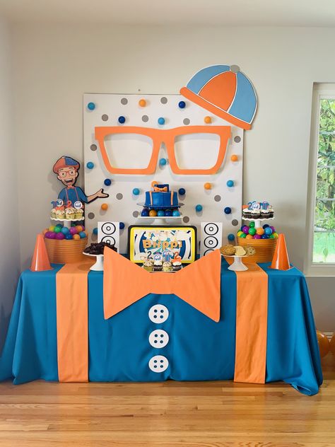 🎶 So much to learn about, It will make you want to shout, BLIPPI!! 🎶 If you are the parent of a toddler, Blippi probably needs no introduction. A child entertainer and educator on YouTube, Blippi i… Blippi Birthday Party, Blippi Party, Second Birthday Ideas, Boy Birthday Party Themes, 2nd Birthday Party Themes, Birthday Printables, 4th Birthday Parties, Third Birthday, 3rd Birthday Parties