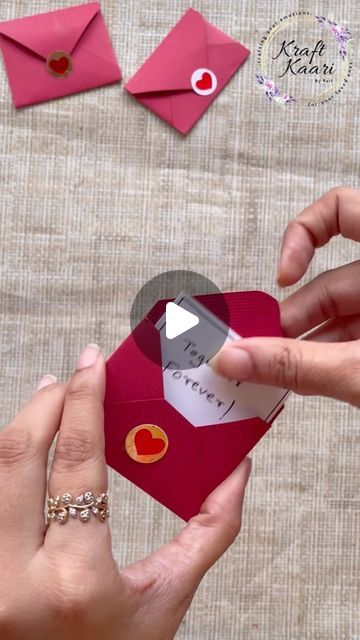 Scrapbook Envelope Ideas, Cute Mini Envelopes Diy, Cute Mini Envelopes, How To Make A Envelope Out Of A Heart, Heart Into Envelope, How To Make Origami Envelopes, Mini Envelope Card Ideas, Cute Diy Envelope Ideas, Mini Envelope Tutorial