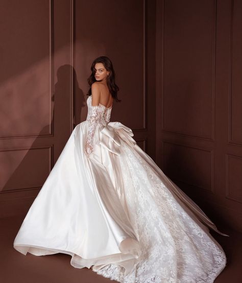 Pnina Tornai Ball Gown, Pnina Tornai Wedding Dress, Bow Wedding Dress, Pnina Tornai, Kleinfeld Bridal, Pretty Wedding Dresses, Ethereal Wedding, Fancy Wedding Dresses, Dream Wedding Ideas Dresses