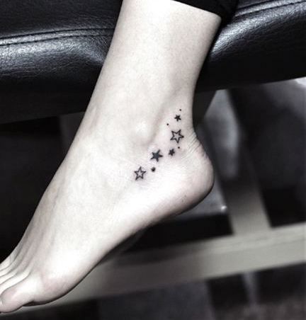 Dragons Tattoo, Stars Tattoo, Ankle Tattoos For Women, Foot Tattoos For Women, Shape Tattoo, Inspiration Tattoos, E Tattoo, Tattoo Feminina, Foot Tattoo