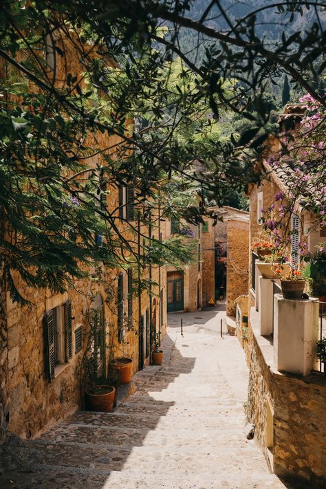 Spain Small Towns, Villas In Spain, Holiday In Spain, Spain Coastal Towns, Best Spain Destinations, Spain Countryside House, Spain City Aesthetic, Home In Spain, Spanish Town Aesthetic