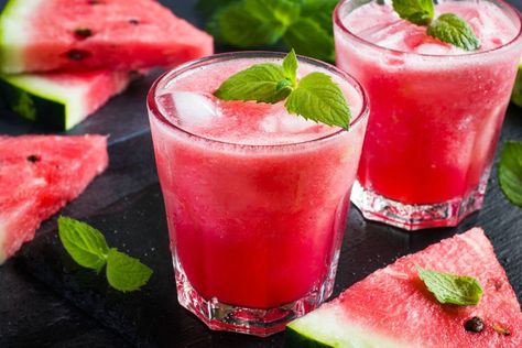 The Healthy Mummy shares the recipe for this delicious, refreshing and healthy watermelon, mint and lime Christmas slushie. Mint Juice Recipe, Watermelon Mint Lemonade, Mint Juice, Watermelon Juice Recipe, Whiskey Sour Recipe, Wine Cocktail Recipes, Watermelon Cocktail, Slushie Recipe, Healthy Mummy